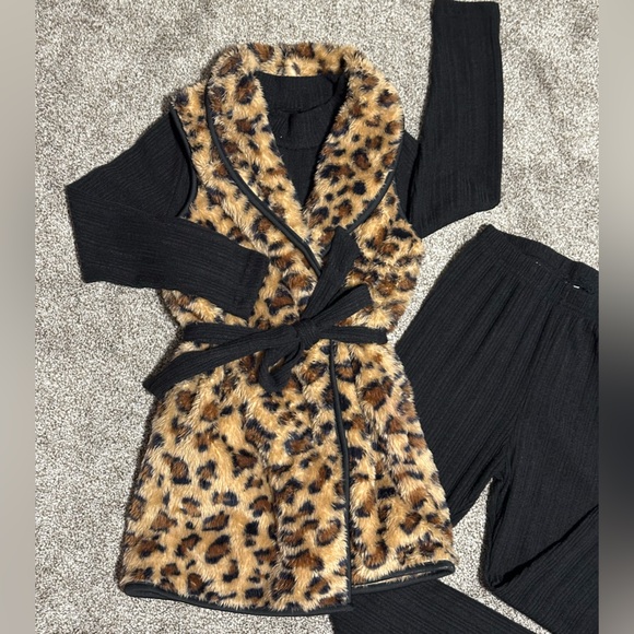 Girls Faux Fur Leopard Vest and Black Ribbed Top Leggings 3 Pc. Set / Size 7 - Picture 4 of 8